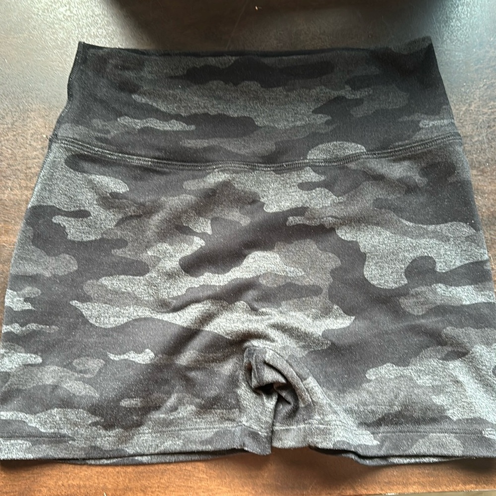 Bombshell fit camo shorts